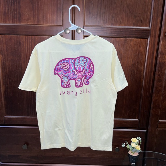 ivory ella Tops - Ivory Ella Elephant T-Shirt Women's Size Small Short Sleeve Crew Neck nwot